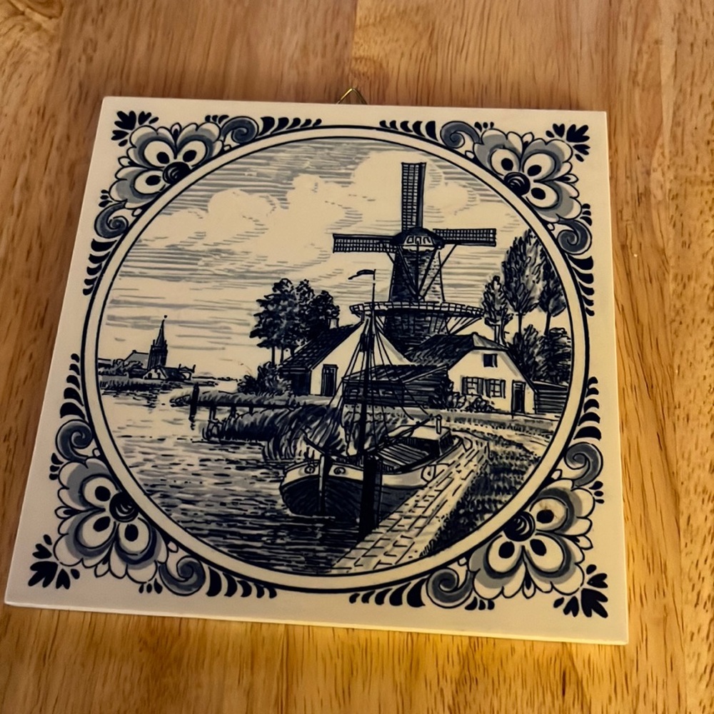 Delft Plaque with wall hanger.
